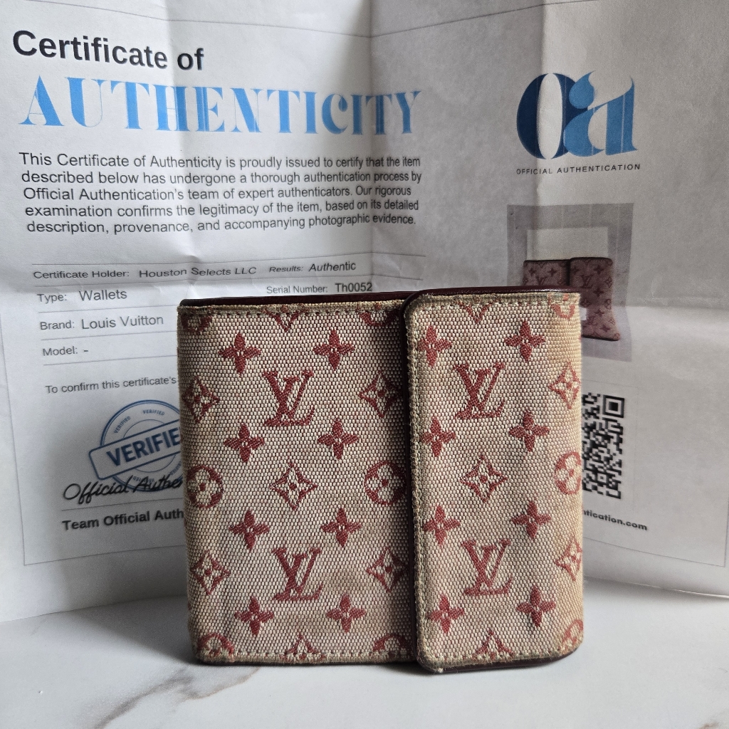 Coalouis Vuitton Mini Lyn Trifold Wallet Guc